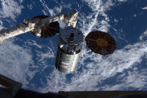 Cygnus arrives at the Space Station - Photo: NASA