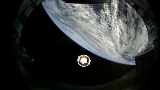 Dragon sets sail on a flight to the International Space Station after a flawless launch into orbit. - Photo: SpaceX