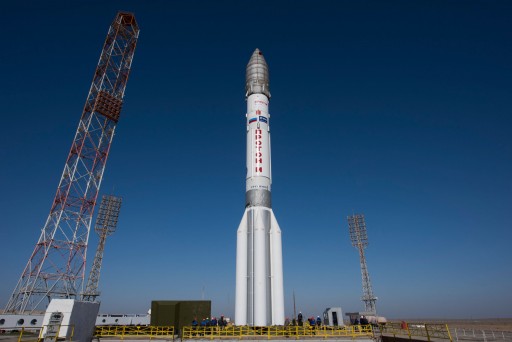 Proton_rocket_moved_into_vertical_position1