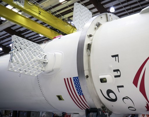 Falcon 9 with Grid Fins – Photo: SpaceX