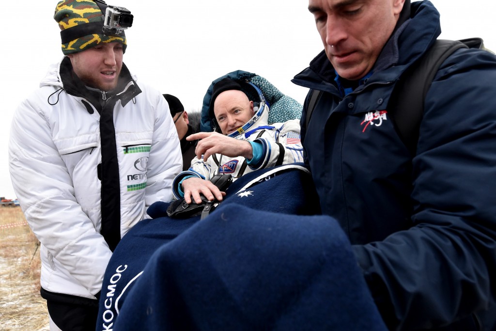 Ground personnel carry International Space Station (ISS) crew member Scott Kelly of the U.S. after landing near the town of Dzhezkazgan, Kazakhstan, on March 2, 2016. US astronaut Scott Kelly and Russian cosmonaut Mikhail Kornienko returned to Earth on March 2 after spending almost a year in space in a ground-breaking experiment foreshadowing a potential manned mission to Mars. AFP PHOTO / POOL / KIRILL KUDRYAVTSEV