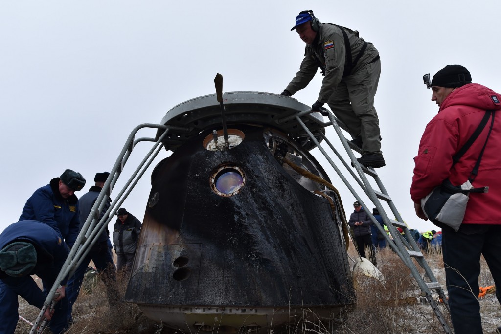 A search and rescue team works at the site of landing of the Soyuz TMA-18M space capsule carrying the International Space Station (ISS) crew of US astronaut Scott Kelly and Russian cosmonauts Mikhail Kornienko and Sergei Volkov outside the town of Dzhezkazgan, Kazakhstan, on March 2, 2016. US astronaut Scott Kelly and Russian cosmonaut Mikhail Kornienko returned to Earth on March 2 after spending almost a year in space in a ground-breaking experiment foreshadowing a potential manned mission to Mars. AFP PHOTO / POOL / KIRILL KUDRYAVTSEV