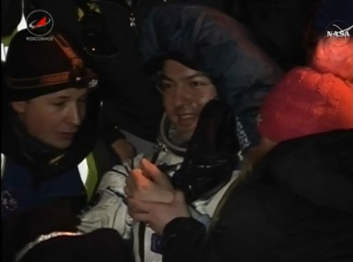 Kjell Lindgren after being extracted from the Soyuz - Photo: NASA TV