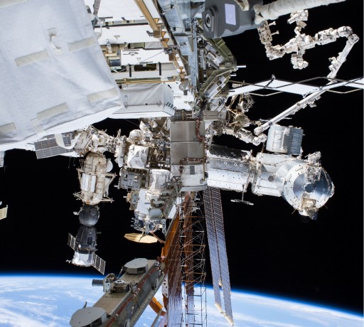 Looking at ISS from the Truss Segment - Photo: NASA