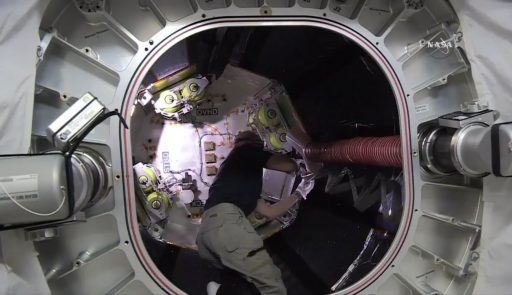 Astronaut Jeff Williams works inside the BEAM Module - Photo: NASA TV