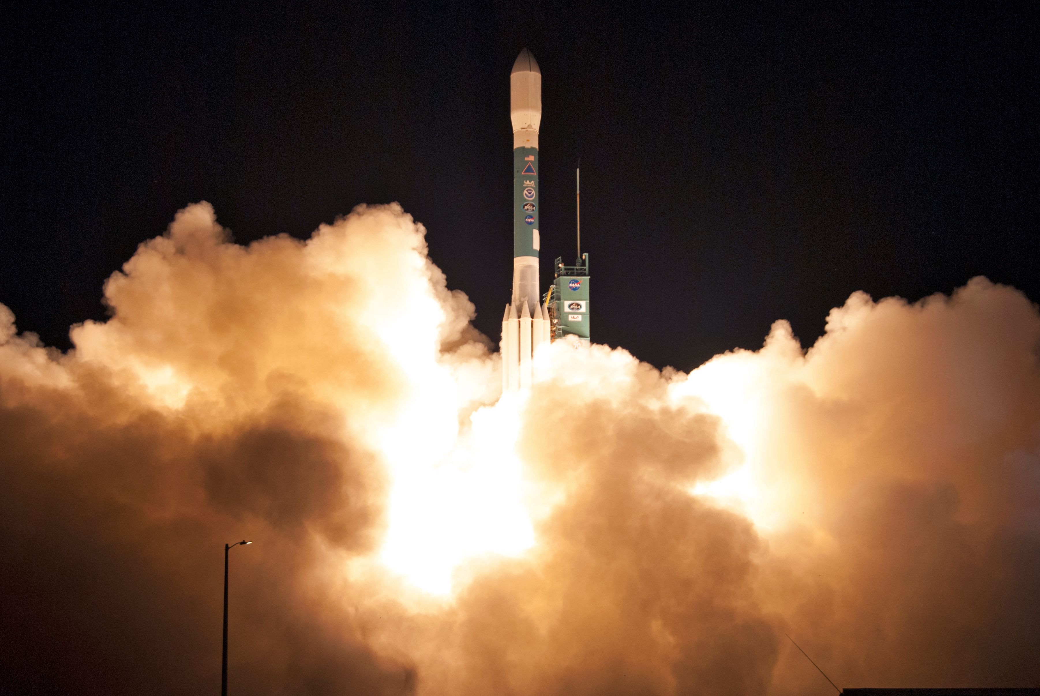 Photos: Delta II Thunders into the Night with JPSS-1 – JPSS-1 | Spaceflight1013605 x 2414