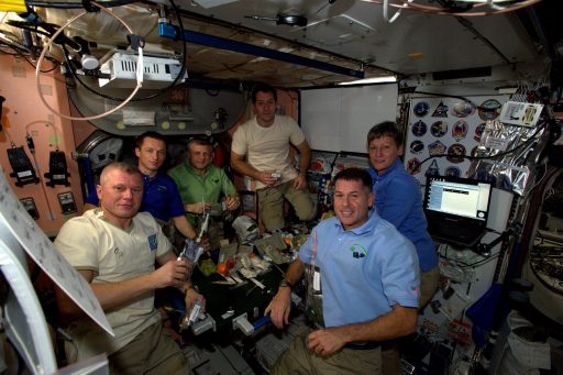 The ISS Expedition 50 Crew during Thanksgiving Dinner on November 24 - Photo: NASA