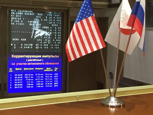 Screens at Mission Control Moscow show the data overlay from the Soyuz spacecraft during the close approach phase of the Rendezvous - Photo: NASA/Bill Ingalls
