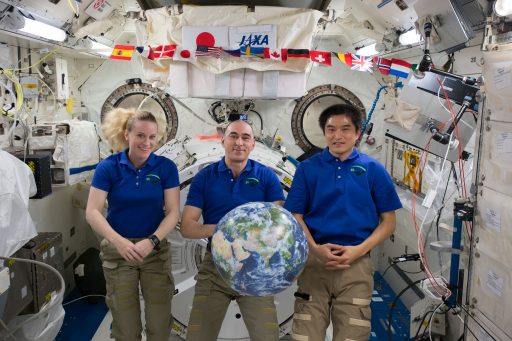 The first half of the Expedition 49 Crew - Photo: NASA