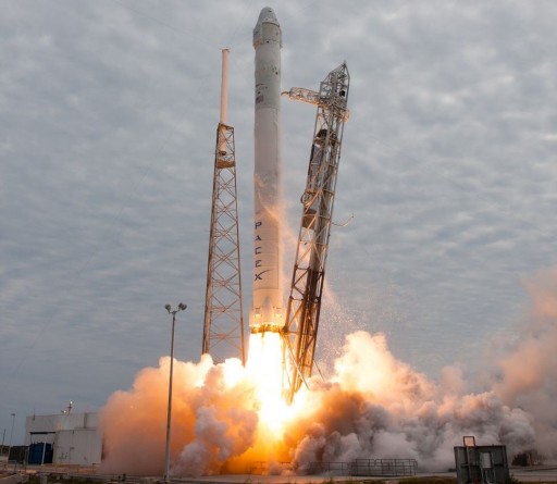 Falcon 9 v1.0 - Photo: SpaceX