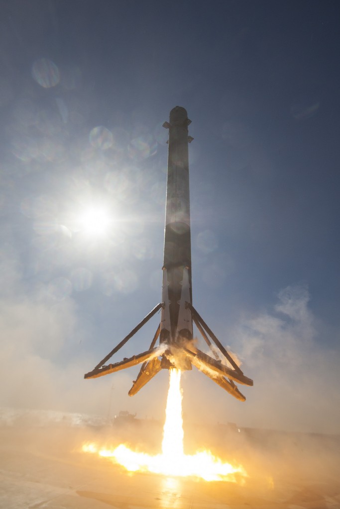 Successful Landing at Sea (SpX-8) - Photo: SpaceX