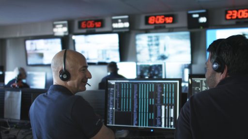 Jeff Bezos in BO's Mission Control Center - Photo: Blue Origin