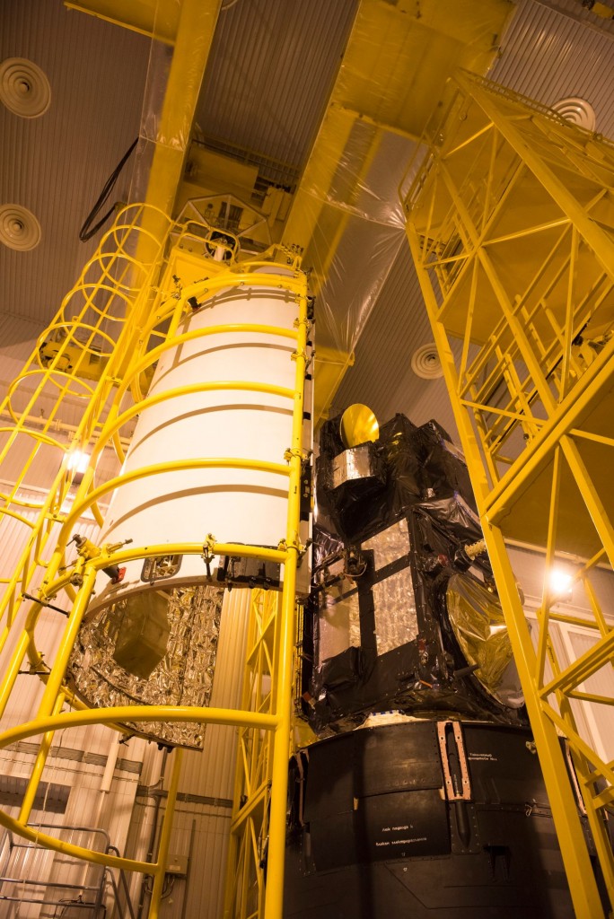 Sentinel-3A_being_encapsulated_within_its_Rockot_fairing34
