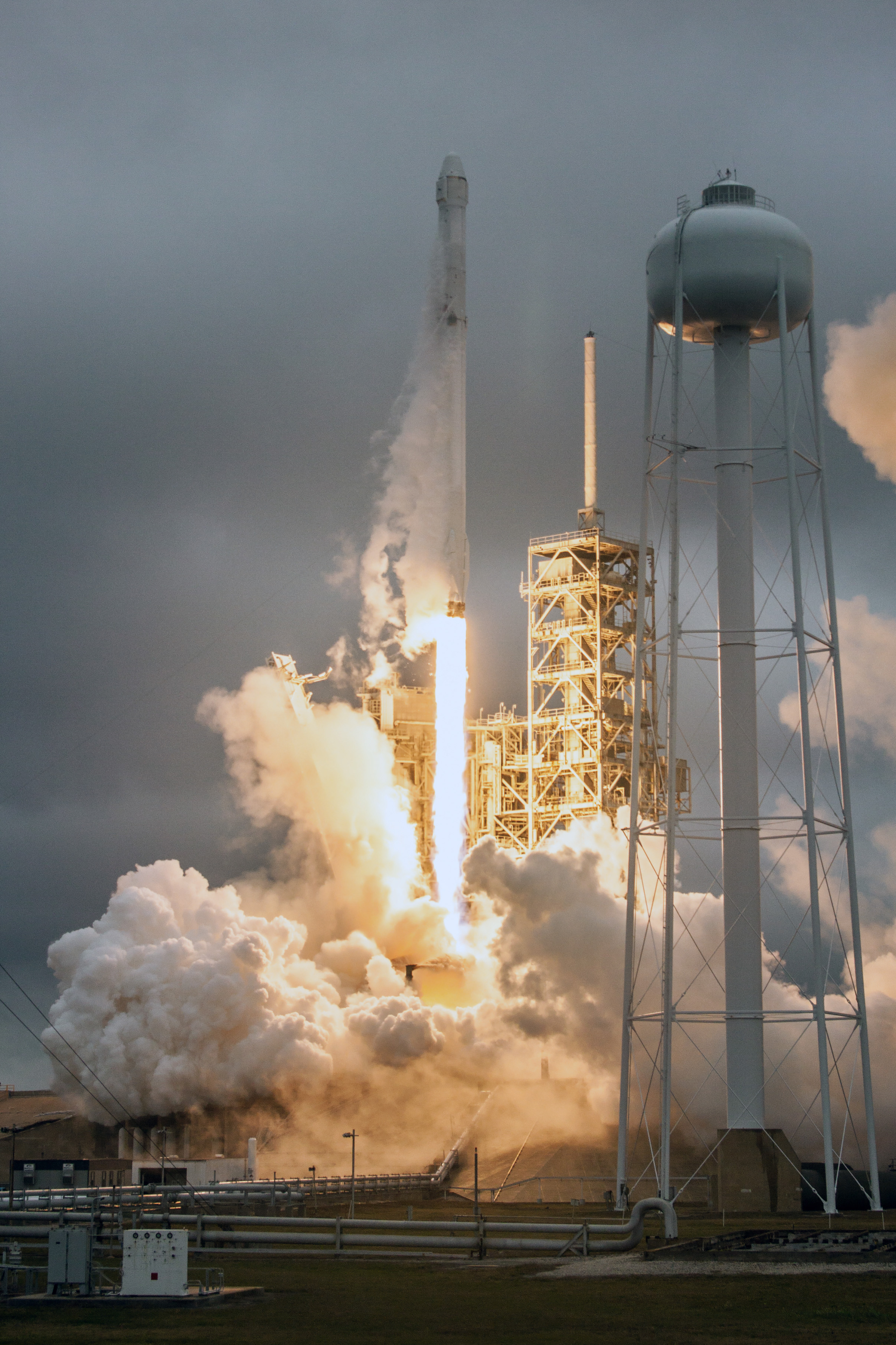 Photos Falcon 9 blasts off from Historic Cape Canaveral Launch Pad